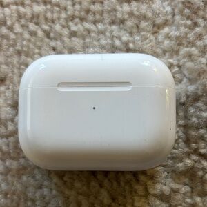 Apple White Earbuds Charging Case